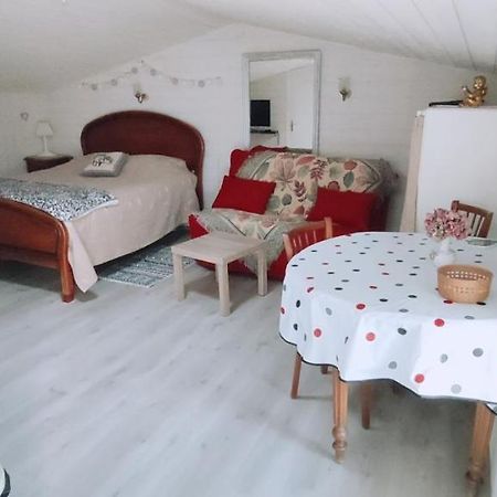 Studio Propre Et Cosy Le Mesnil-en-Vallee Ngoại thất bức ảnh