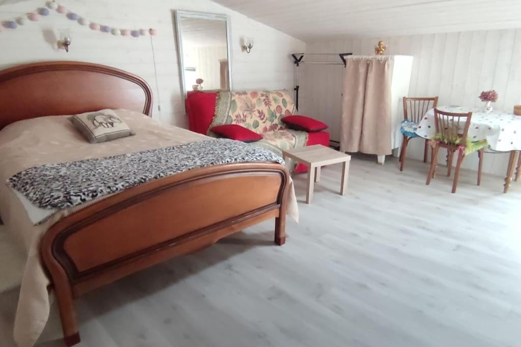 Studio Propre Et Cosy Le Mesnil-en-Vallee Ngoại thất bức ảnh
